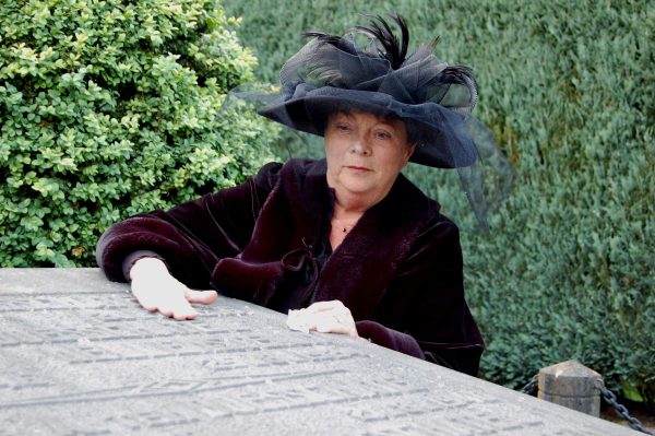 Vrouw in rouwkleding