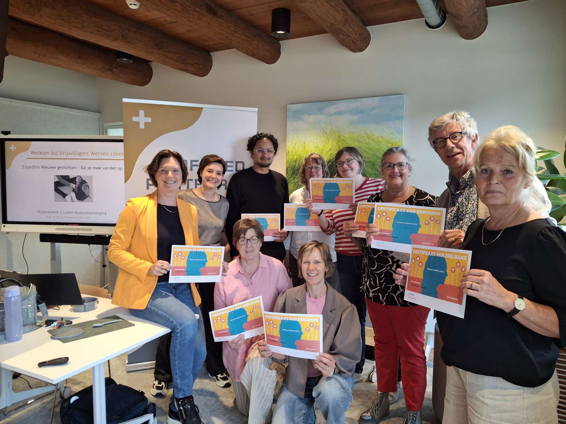 Deelnemers van verschillende musea met hun behaalde certificaat van de training