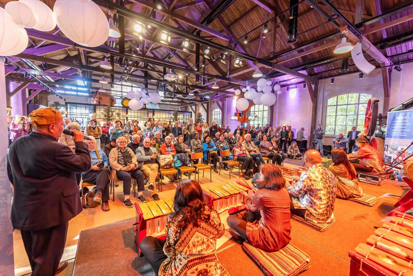 Zaal vol met deelnemers aan een eerdere immaterieel erfgoeddag.